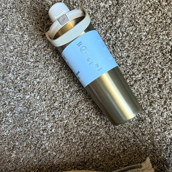 NWT Holiday Owala Gold Stainless Steel Tumbler 30oz - Picture 8 of 12